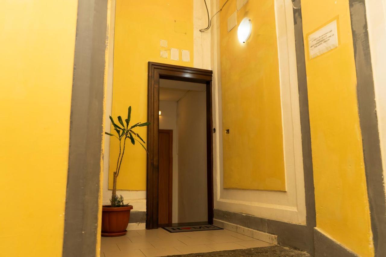 Donna Chiara Holiday House - Toledo เนเปิลส์ ภายนอก รูปภาพ