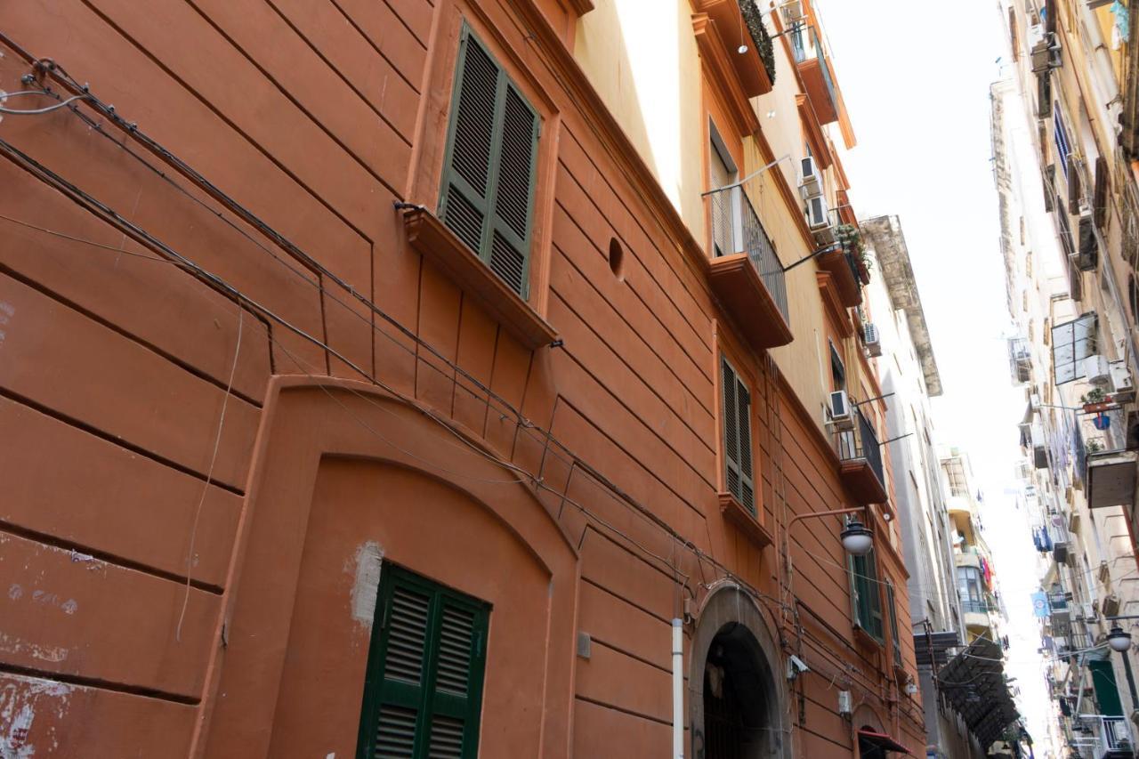 Donna Chiara Holiday House - Toledo เนเปิลส์ ภายนอก รูปภาพ